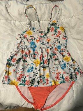 Cupshe White Floral Ruffle Tankini with Coral Bottom